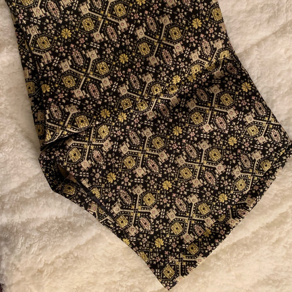Gold Pattern shorts NWOT